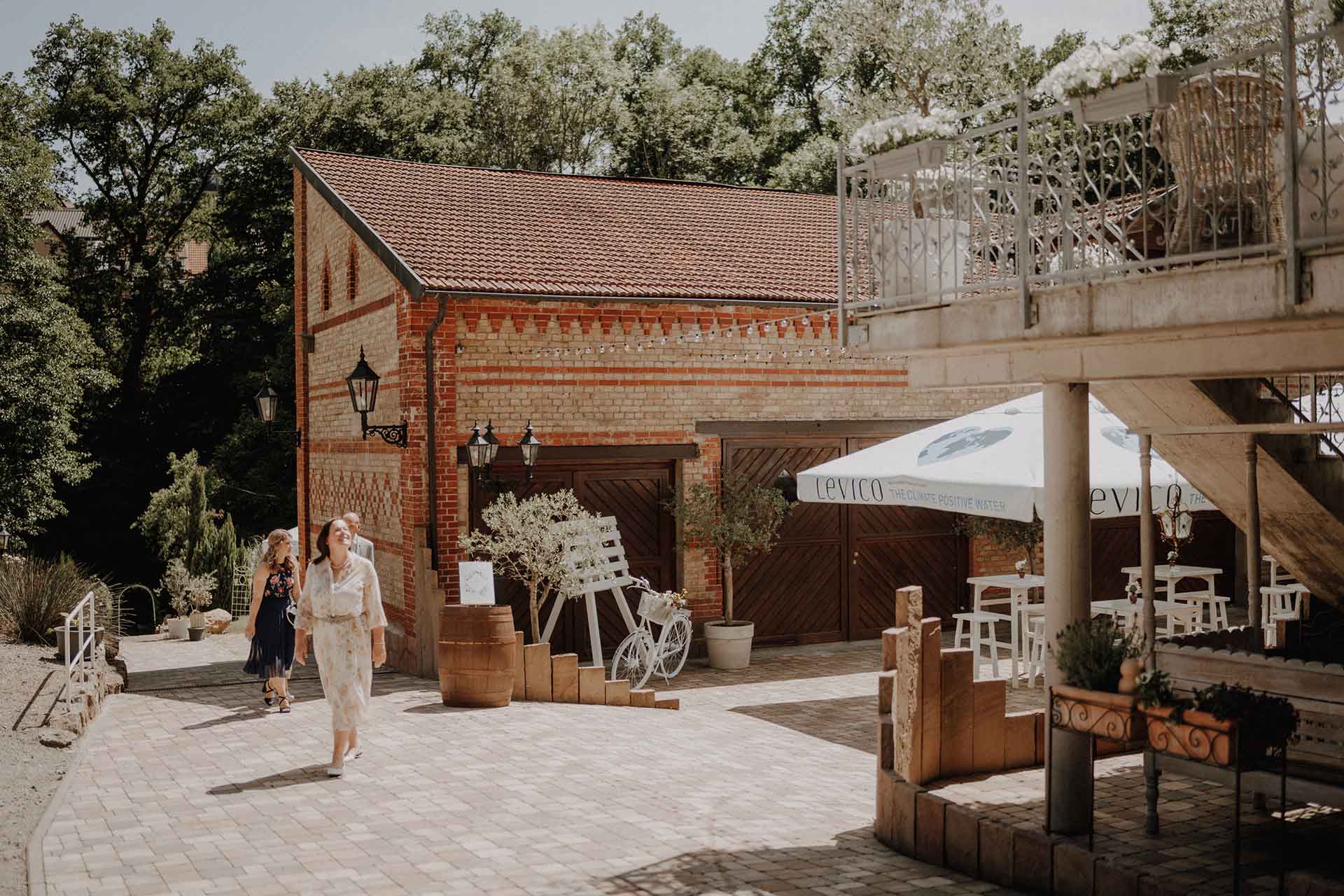 Sommerliche Hochzeit im alten Kurhotel Würm